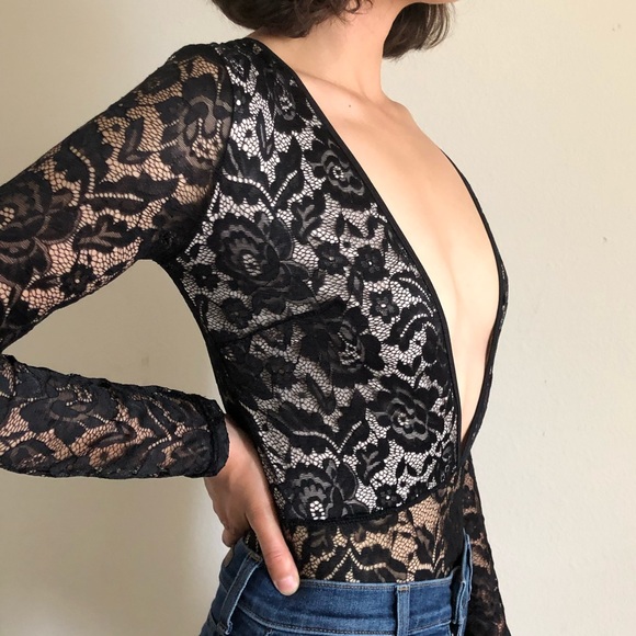 Boohoo lace body suit with plunging neck line - Picture 2 of 3